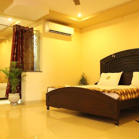 Hotel Sri Grands Rajahmundry Exterior photo