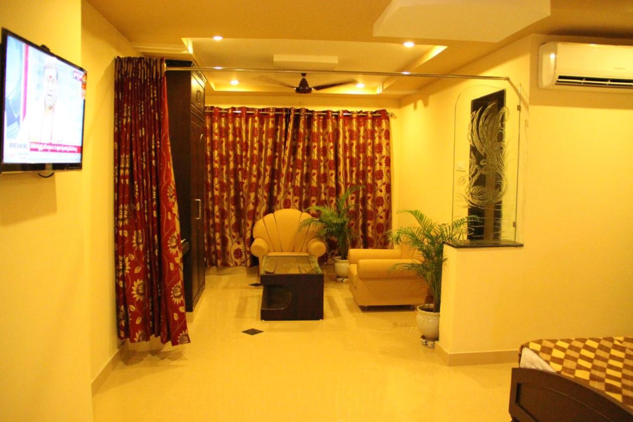 Hotel Sri Grands Rajahmundry Exterior photo